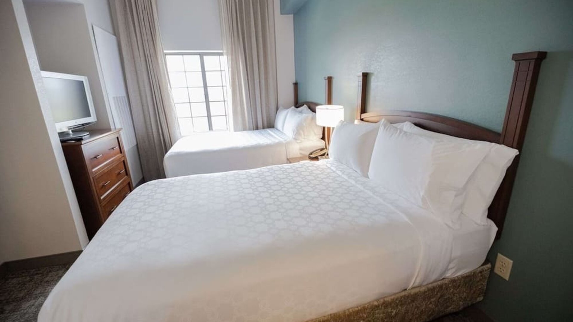 Day use twin room at Sonesta ES Suites Atlanta Alpharetta Avalon.