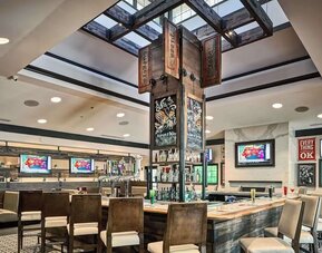 Dining area at Sonesta Atlanta Airport South.