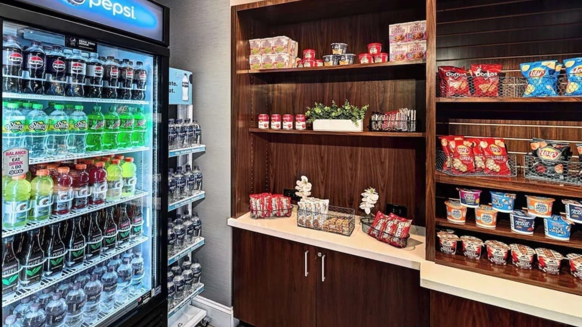 Convenience store at Sonesta Atlanta Airport South.