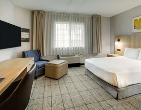 Day use room with work desk at Sonesta Simply Suites Miami Airport Doral.