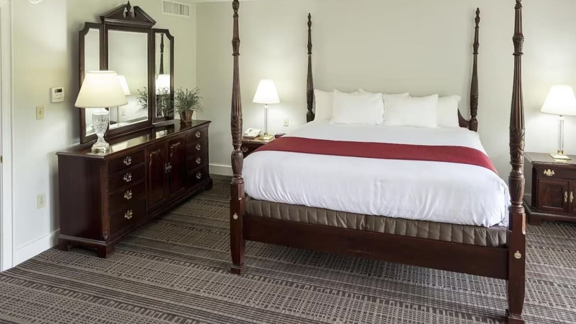 King suite at Fairbanks Inn.