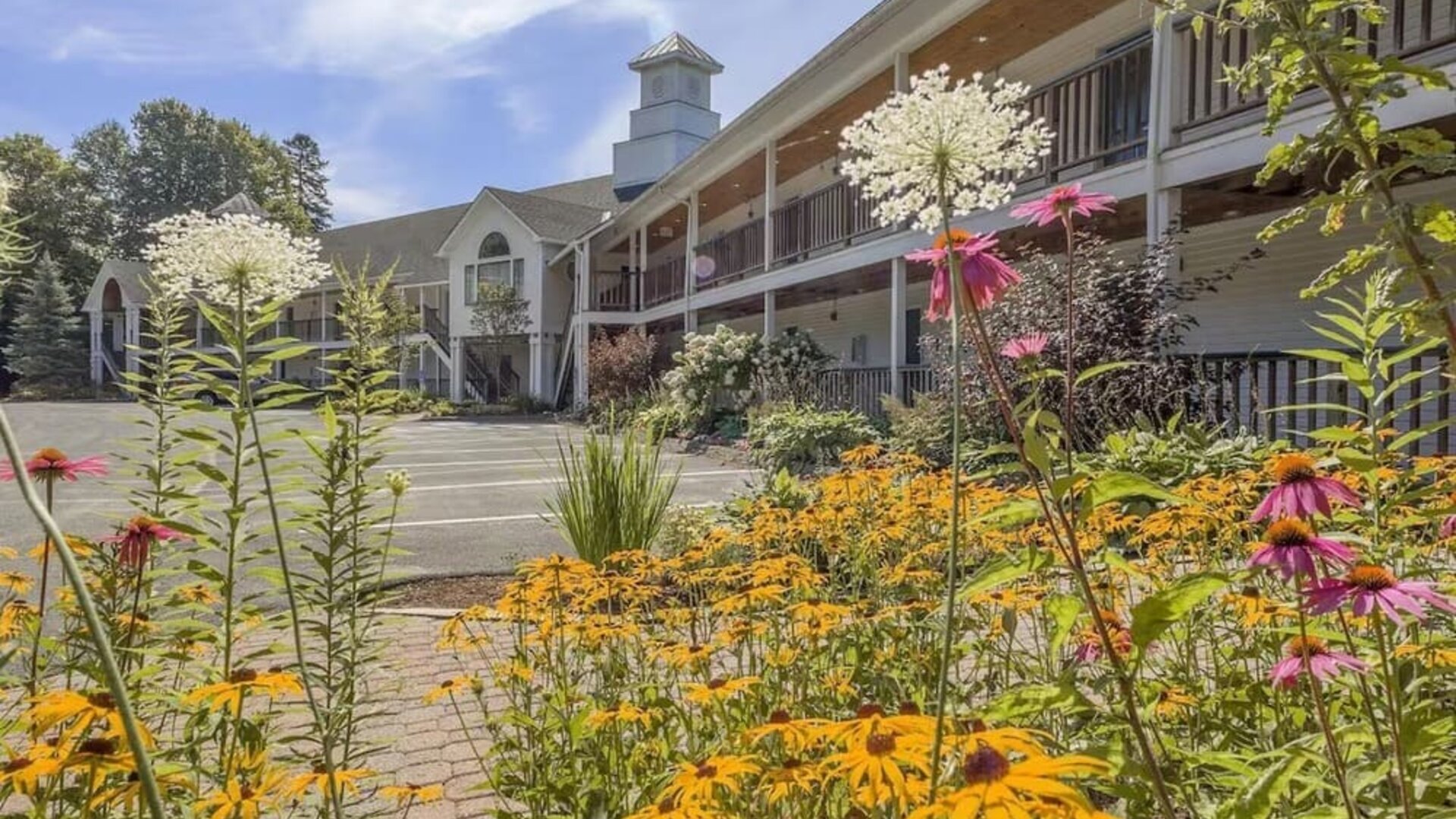 Parking and outdoors at Fairbanks Inn.