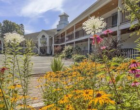 Parking and outdoors at Fairbanks Inn.
