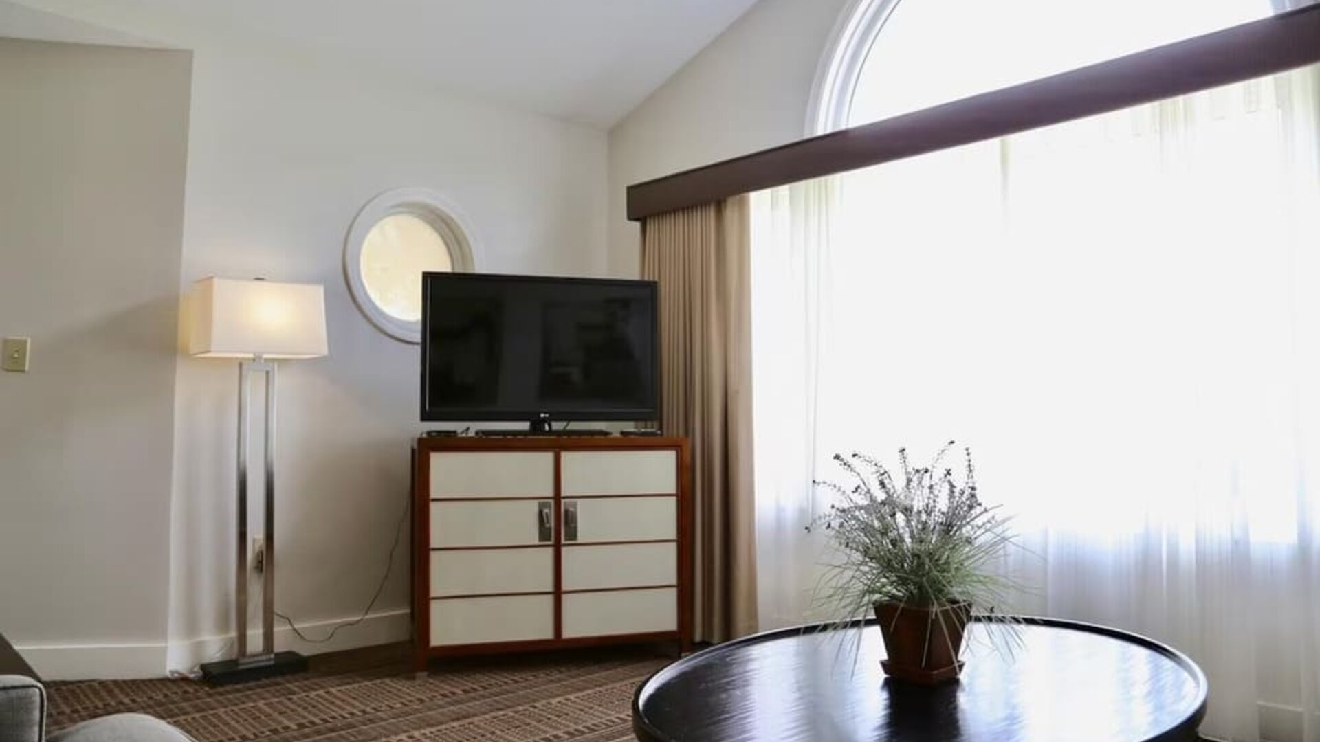 TV lounge at Fairbanks Inn.