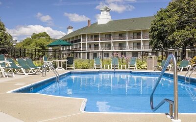 Seasonal outdoor pool at Fairbanks Inn.