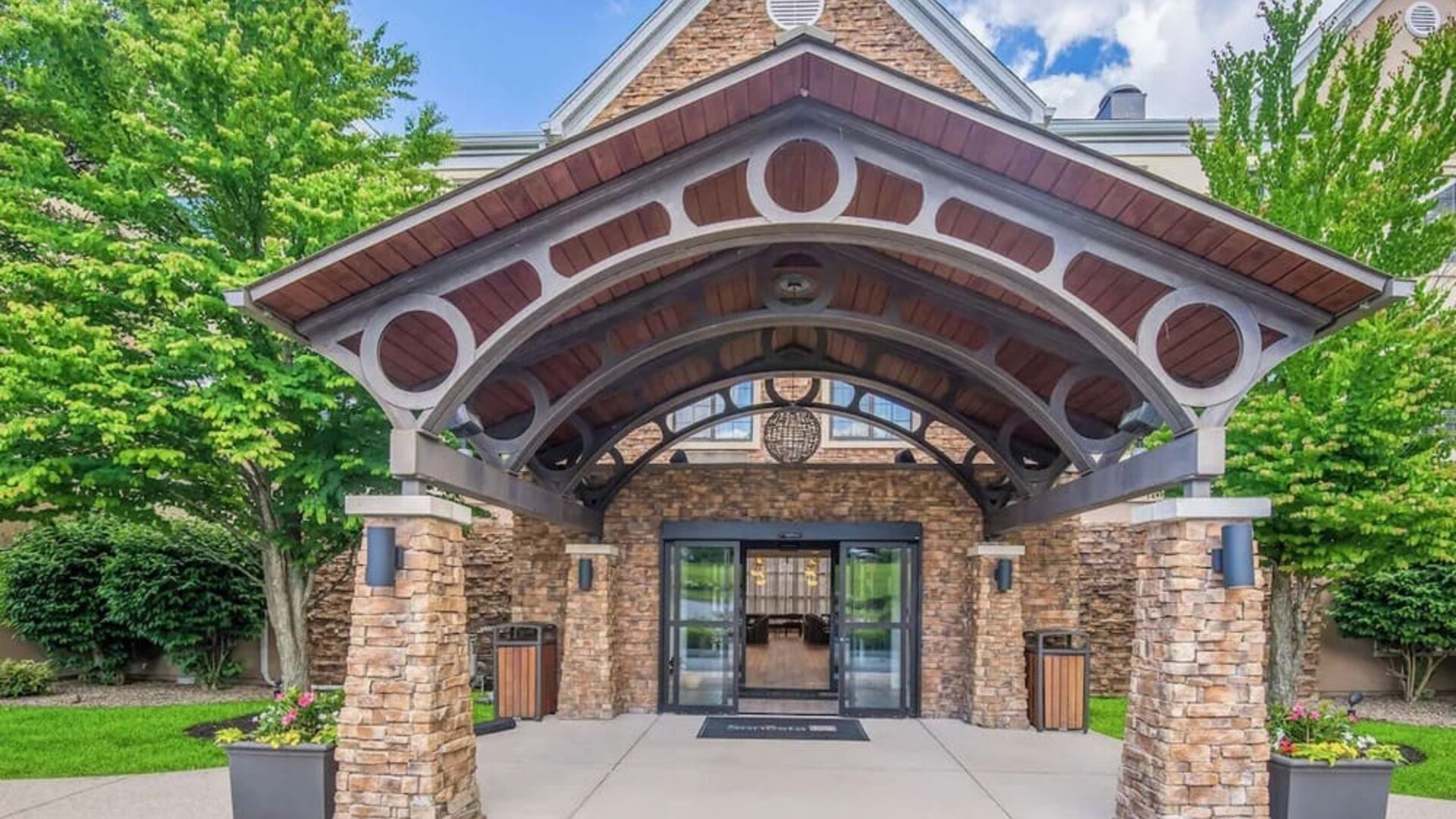 Entrance at Sonesta ES Suites Andover Boston.