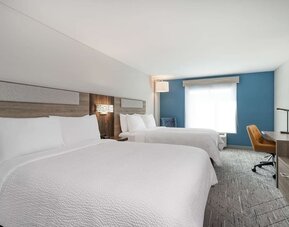 Bright and spacious day use twin room with work desk at Holiday Inn Express & Suites Bensenville - O'Hare.