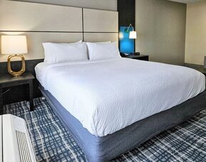 King bed at Holiday Inn Belcamp - Aberdeen Area.