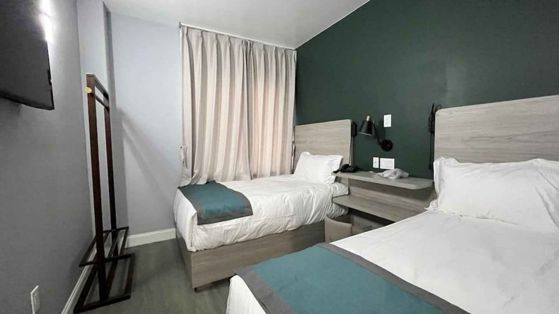 Day use twin room at Starlight Hotel.