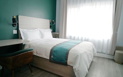 Day use room with work desk at Starlight Hotel.