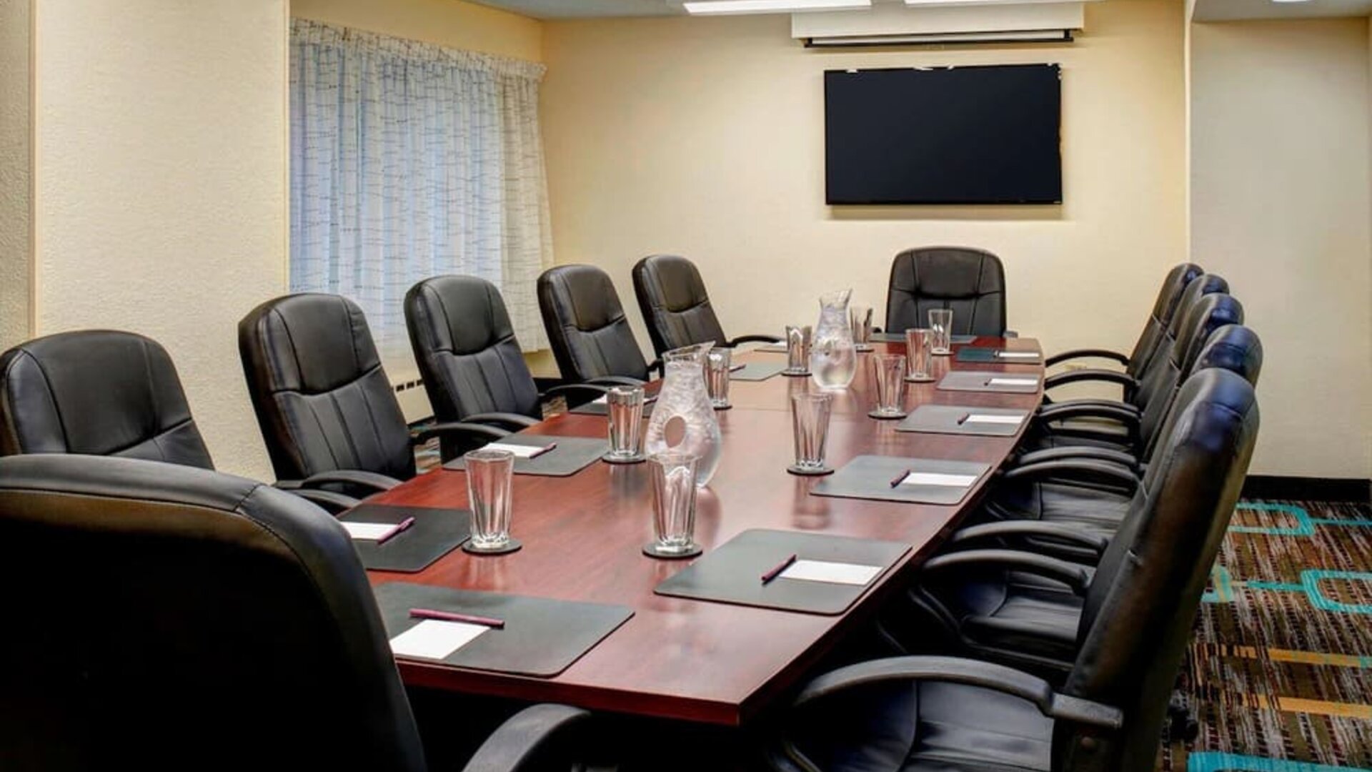 Professional meeting room with ergonomic chairs at Sonesta ES Suites Chicago Downtown Magnificent Mile - Medical.