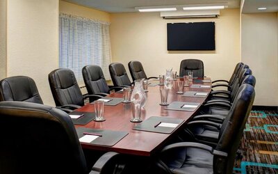 Professional meeting room with ergonomic chairs at Sonesta ES Suites Chicago Downtown Magnificent Mile - Medical.