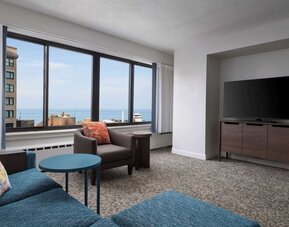 Day use suite's living room at Sonesta ES Suites Chicago Downtown Magnificent Mile - Medical.