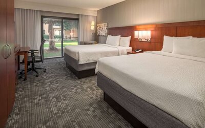 Bright and spacious day use twin room with work desk at Sonesta Select Seattle Bellevue Redmond.