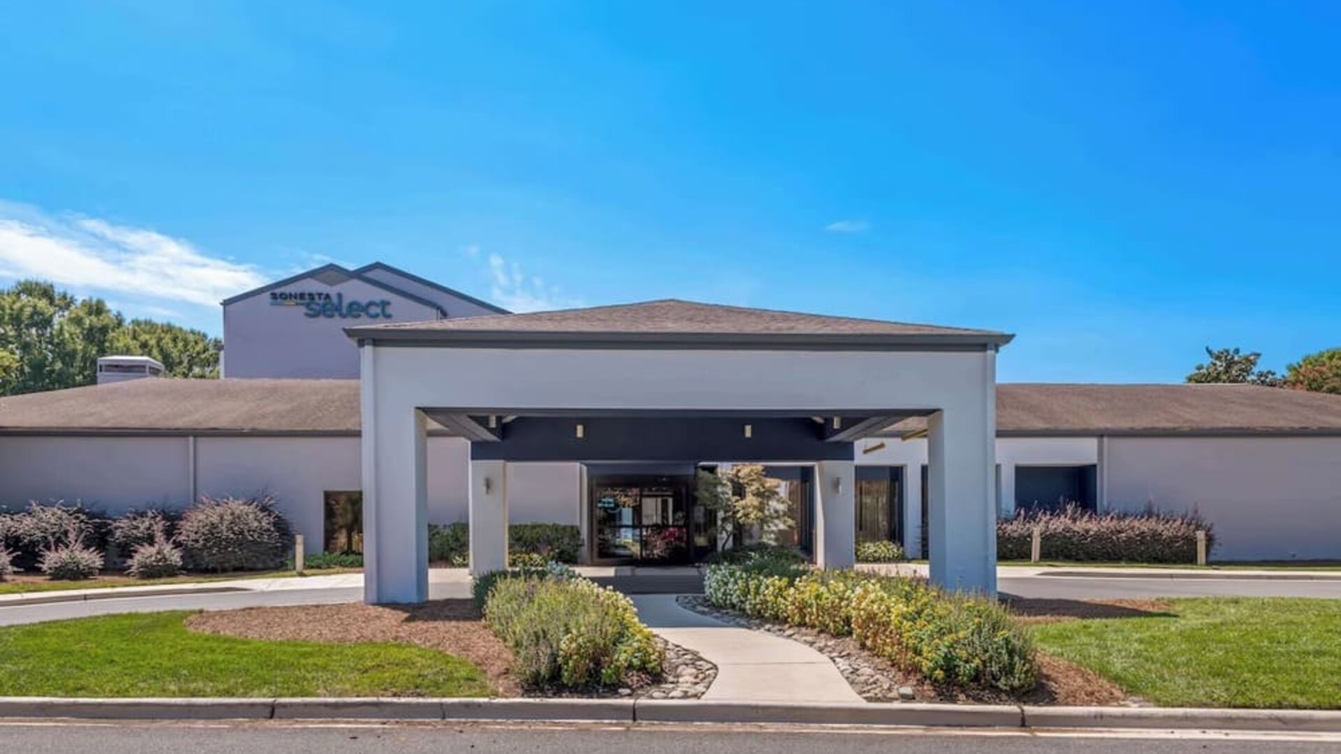 Entrance at Sonesta Select Charlotte University Research Park.