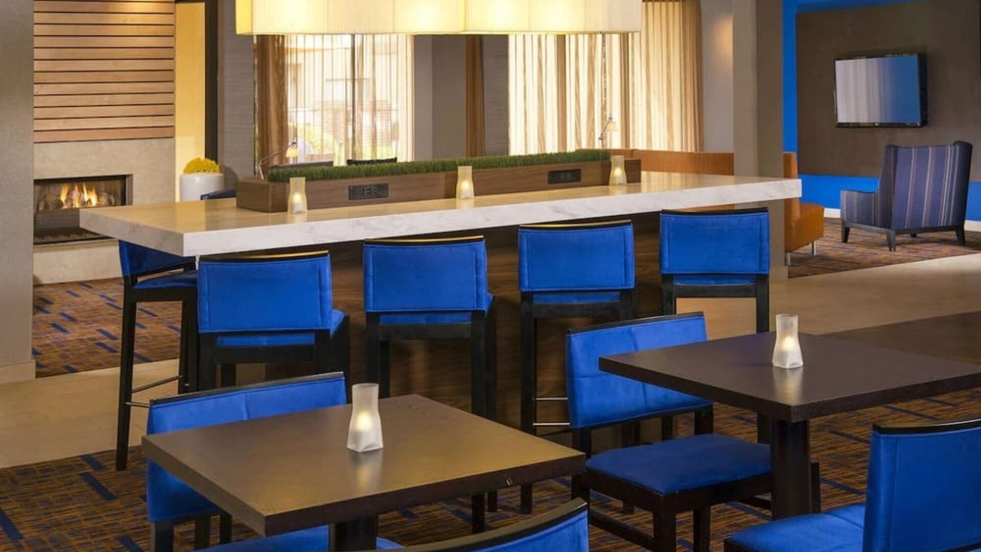 Dining area and workspace, perfect for coworking at Sonesta Select Charlotte University Research Park.