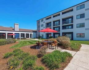 Patio and lounge seating at Sonesta Select Charlotte University Research Park.