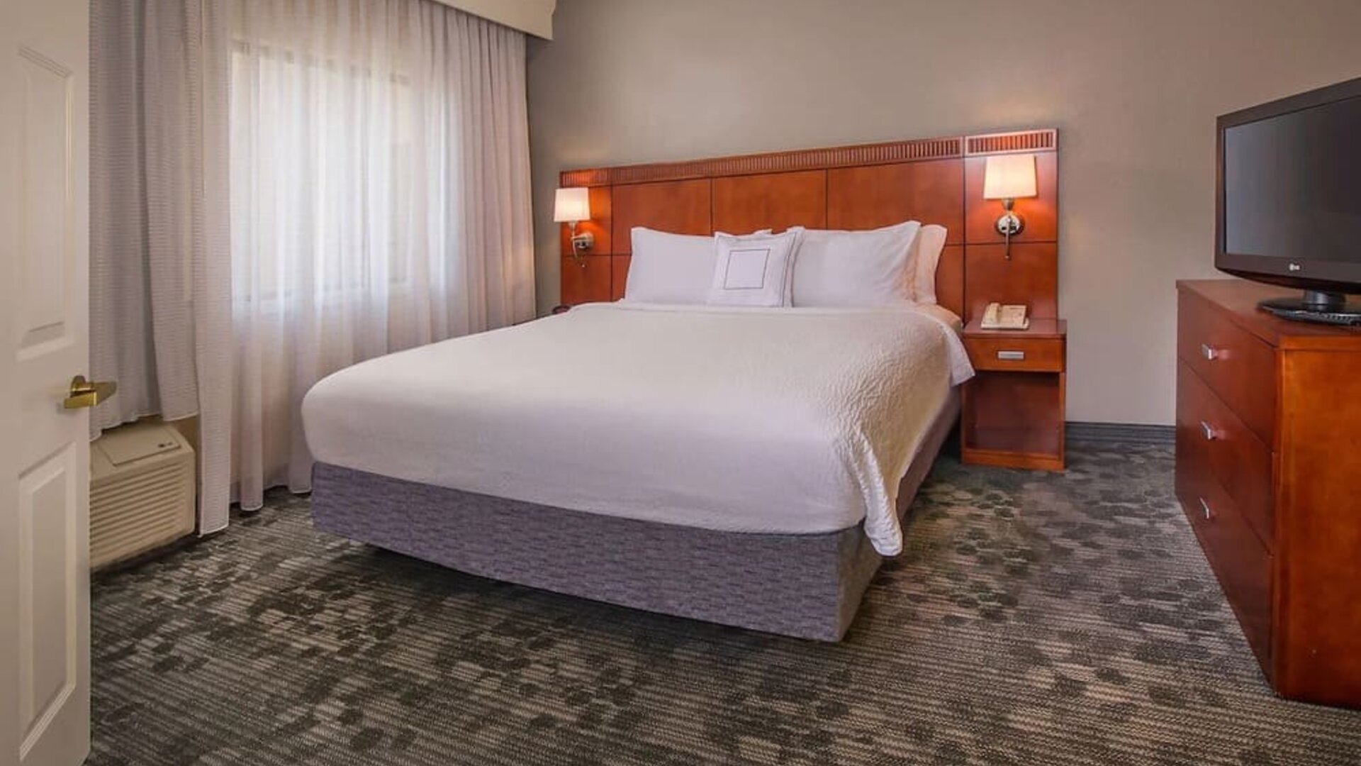 King bed at Sonesta Select Charlotte University Research Park.