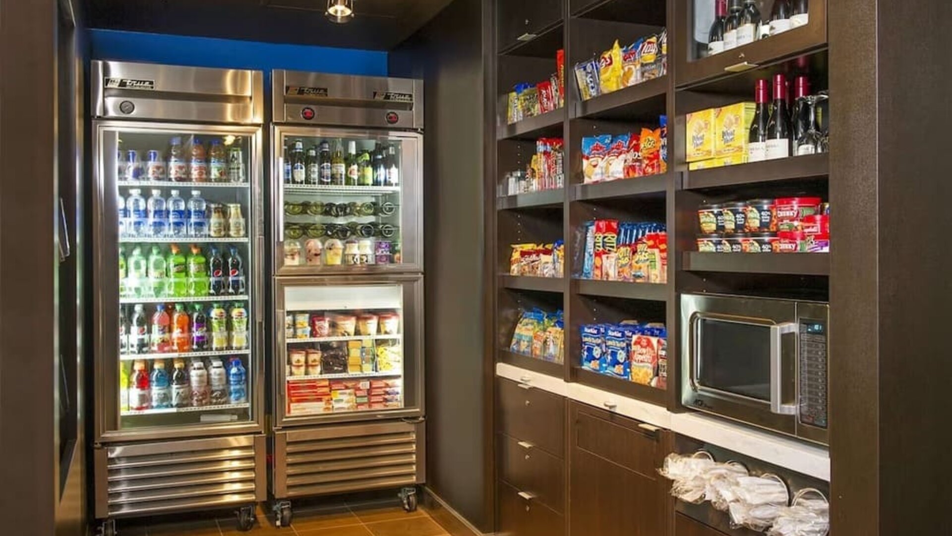 Convenience store at Sonesta Select Charlotte University Research Park.