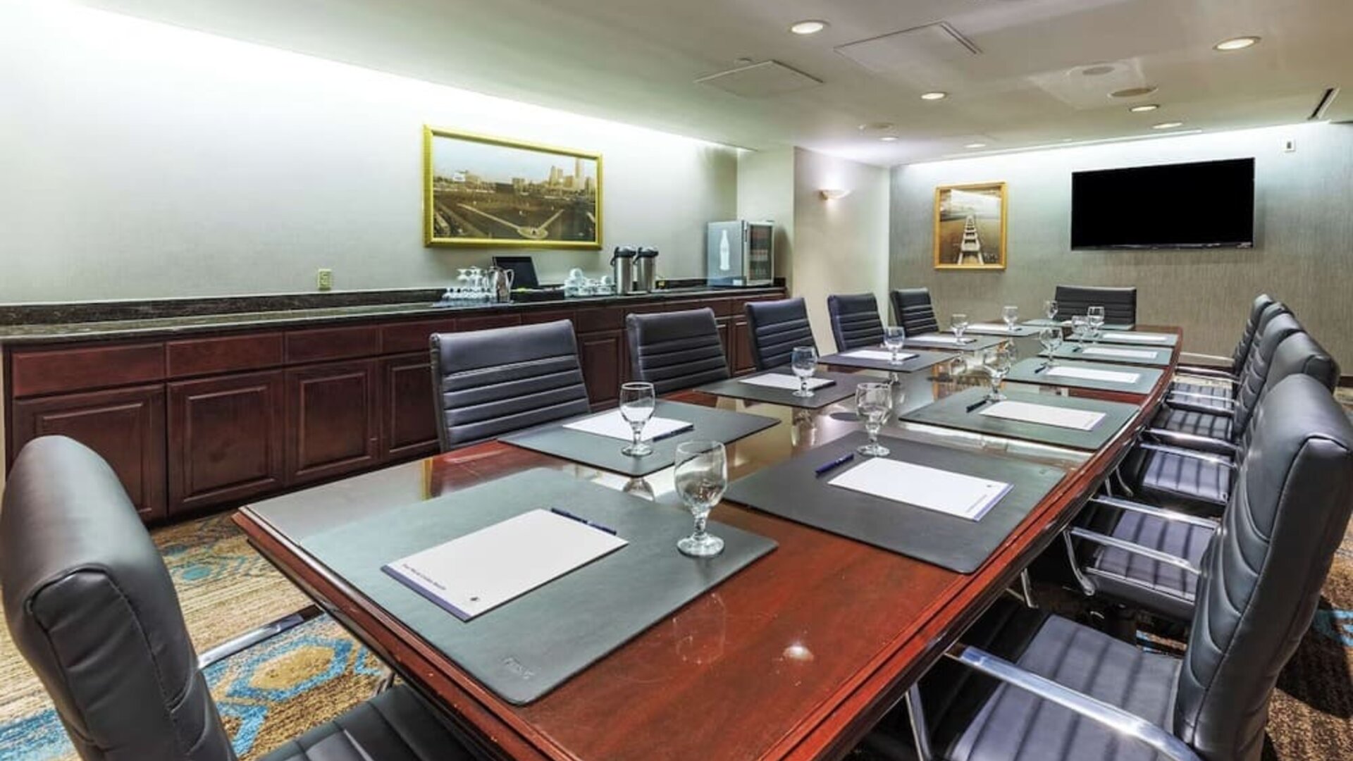 Meeting room at DoubleTree By Hilton Tulsa-Downtown.
