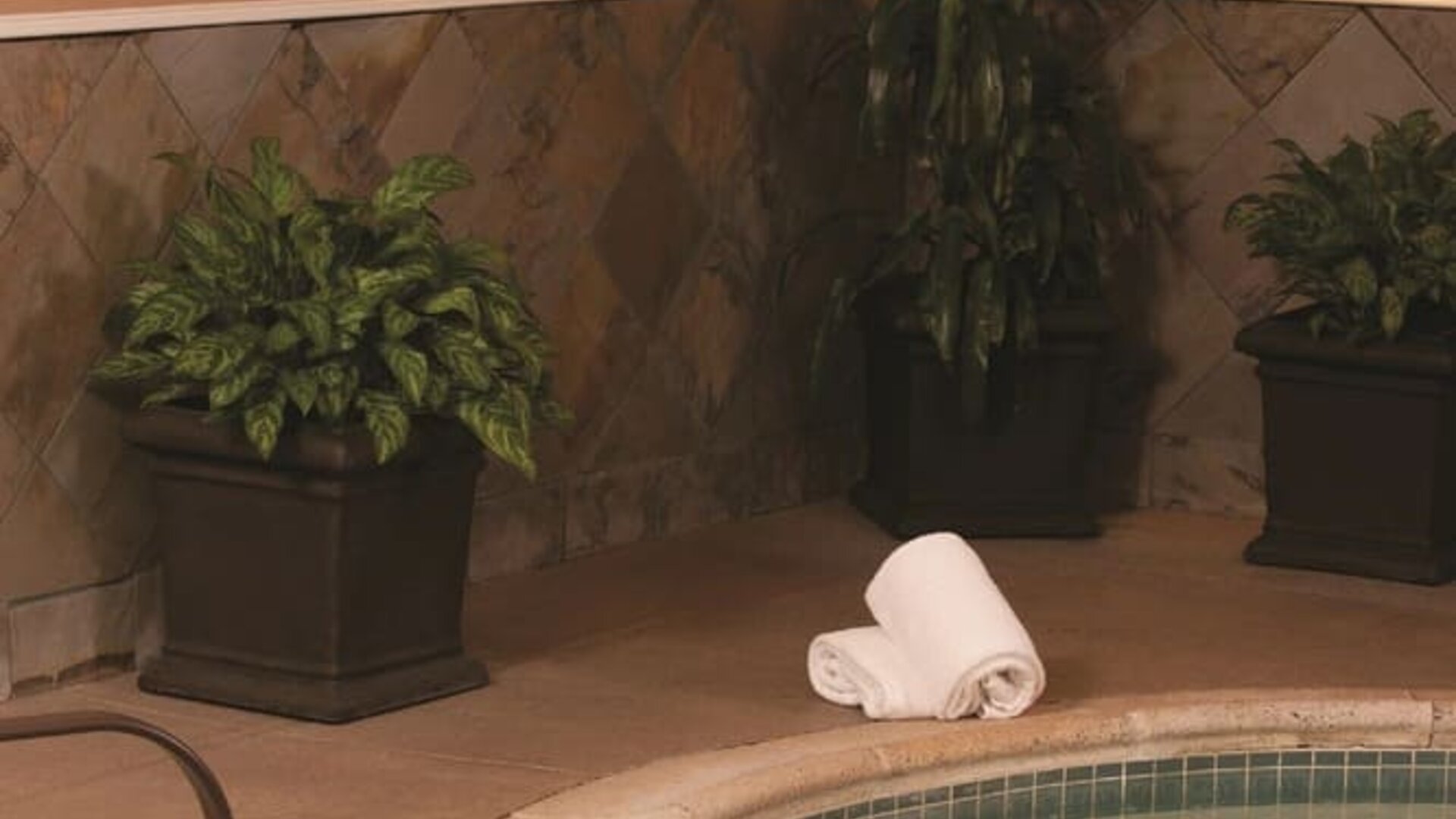 Relaxing indoor spa tub at DoubleTree By Hilton Tulsa-Downtown.

