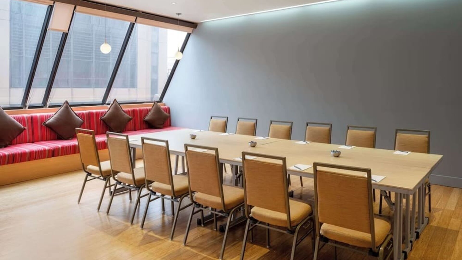 Professional meeting room with natural light at Hilton San Francisco Financial District.