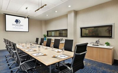 Professional meeting room at DoubleTree By Hilton Albuquerque.