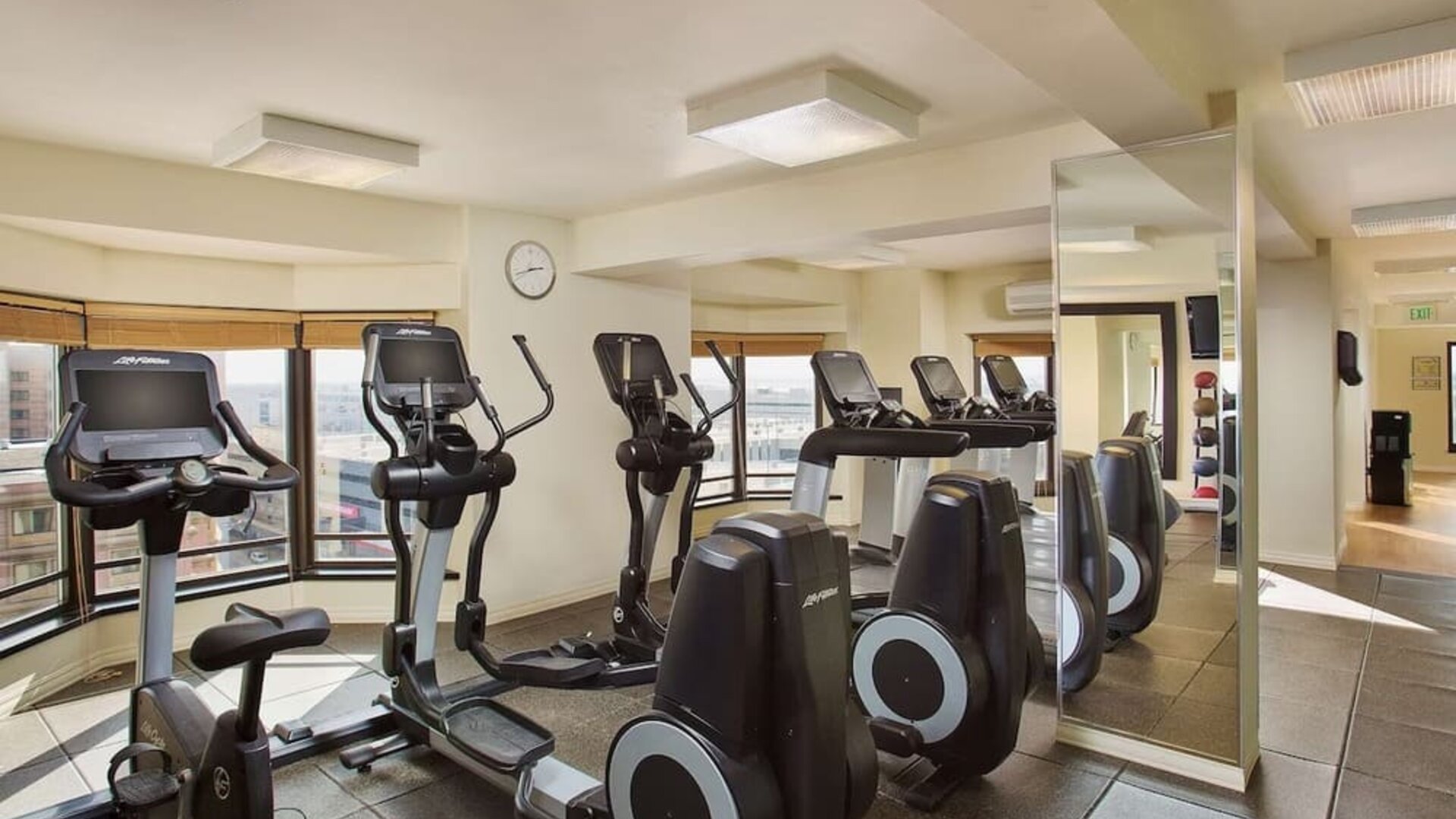 Fitness center at Hilton Rosemont/Chicago O'Hare.