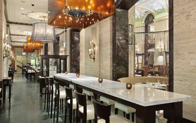 Breakfast area perfect for coworking at Palmer House A Hilton Hotel.