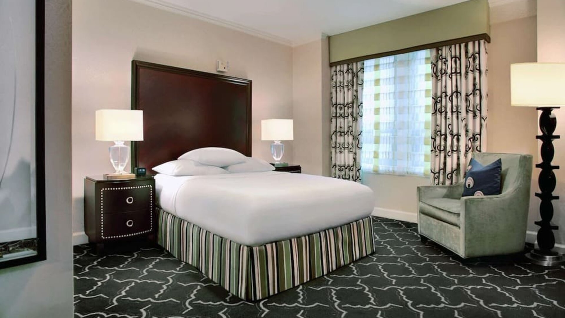 Day use room with natural light at Palmer House A Hilton Hotel.