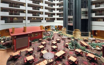 Dining area perfect for coworking at Embassy Suites By Hilton Hampton Convention Center.