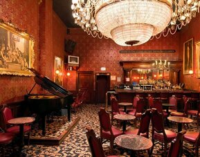 Romantic dining room at Hilton Chicago O'Hare Airport.