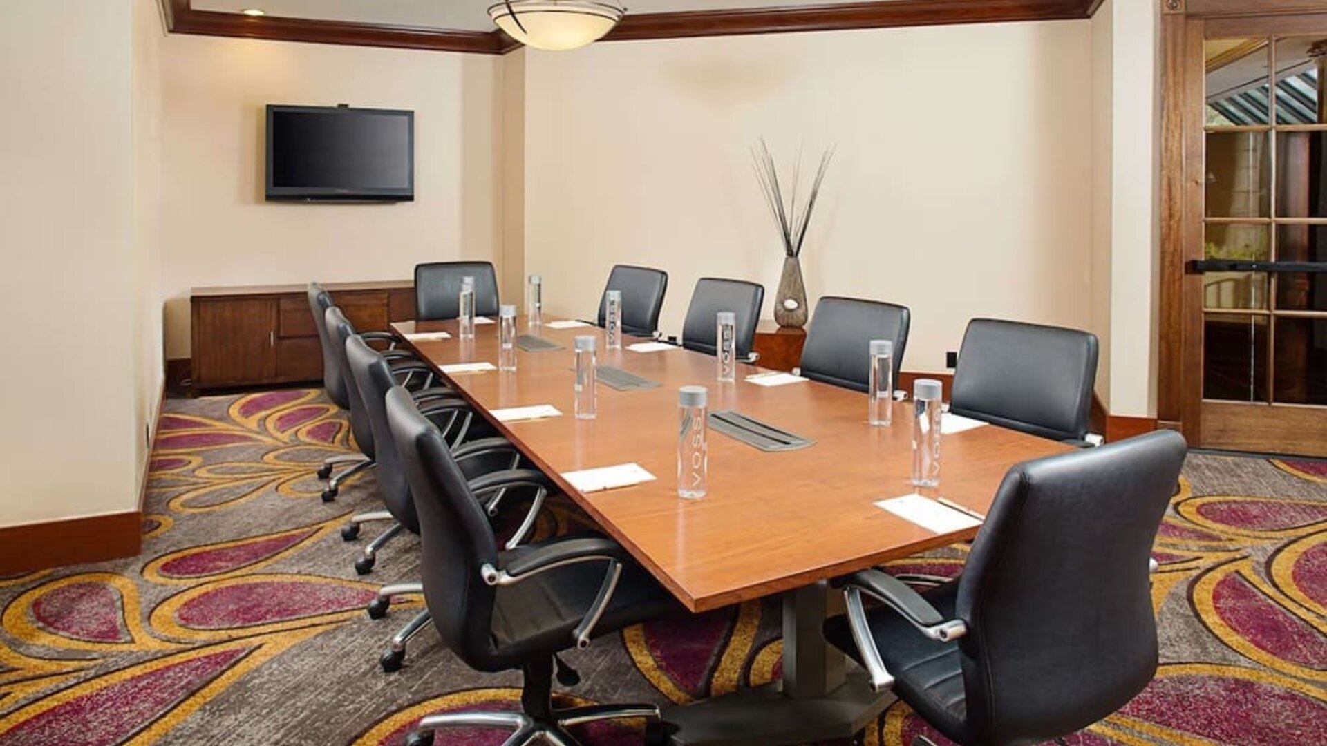 Meeting room at Hotel Fera Anaheim, A DoubleTree By Hilton.