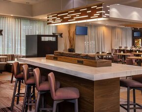 Dining area and workspace at Sonesta Select Arlington Rosslyn.