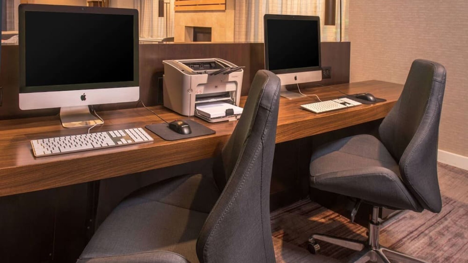 Business center with computers, printer and ergonomic chairs at Sonesta Select Arlington Rosslyn.