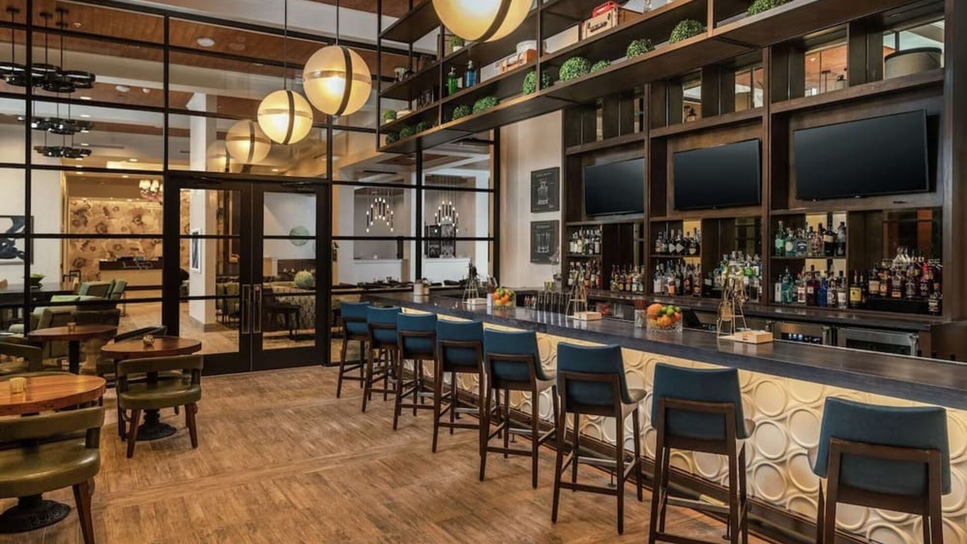 Cocktail bar at Hilton Garden Inn Memphis Downtown.