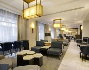 Cocktail bar with ample seats perfect for coworking at New York Hilton Midtown.