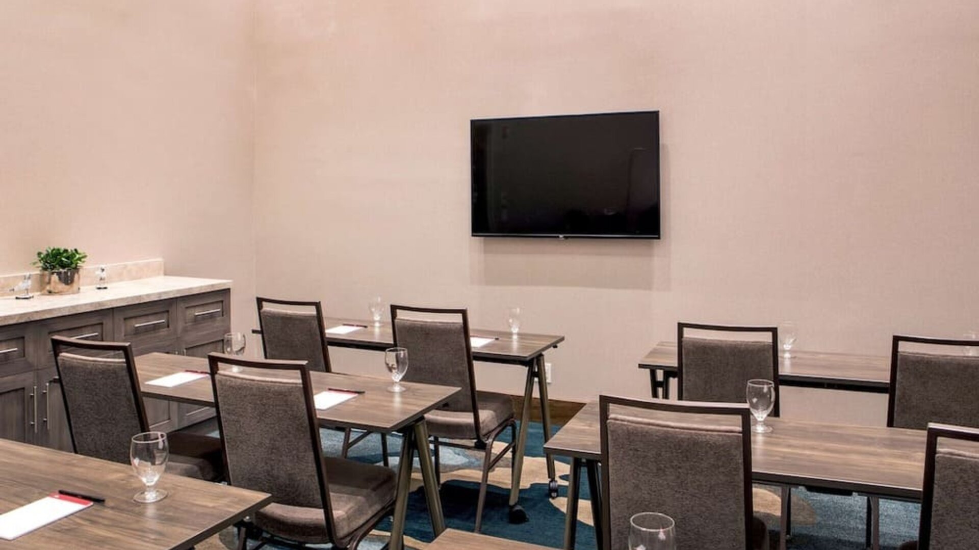 Meeting room at Hilton Garden Inn NYC Financial Center/Manhattan Downtown.
