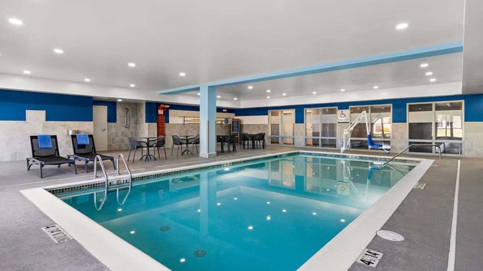 Relaxing indoor pool at Hampton Inn & Suites Schererville.