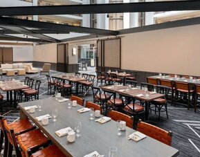 Dining area perfect for coworking at Hilton Charlotte Airport.

