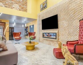 Lobby and coworking lounge at The Leo Collection, An Ascend Collection Hotel.