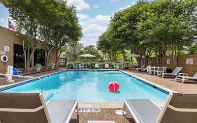 Relaxing outdoor pool at Doubletree By Hilton Houston Medical Center Hotel & Suites.
