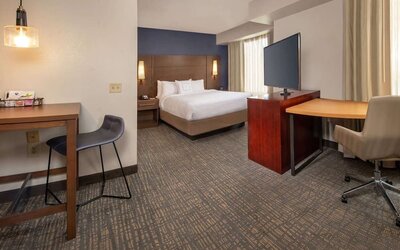 Day use room with work desk and workspace at Sonesta ES Suites Baltimore BWI Airport.