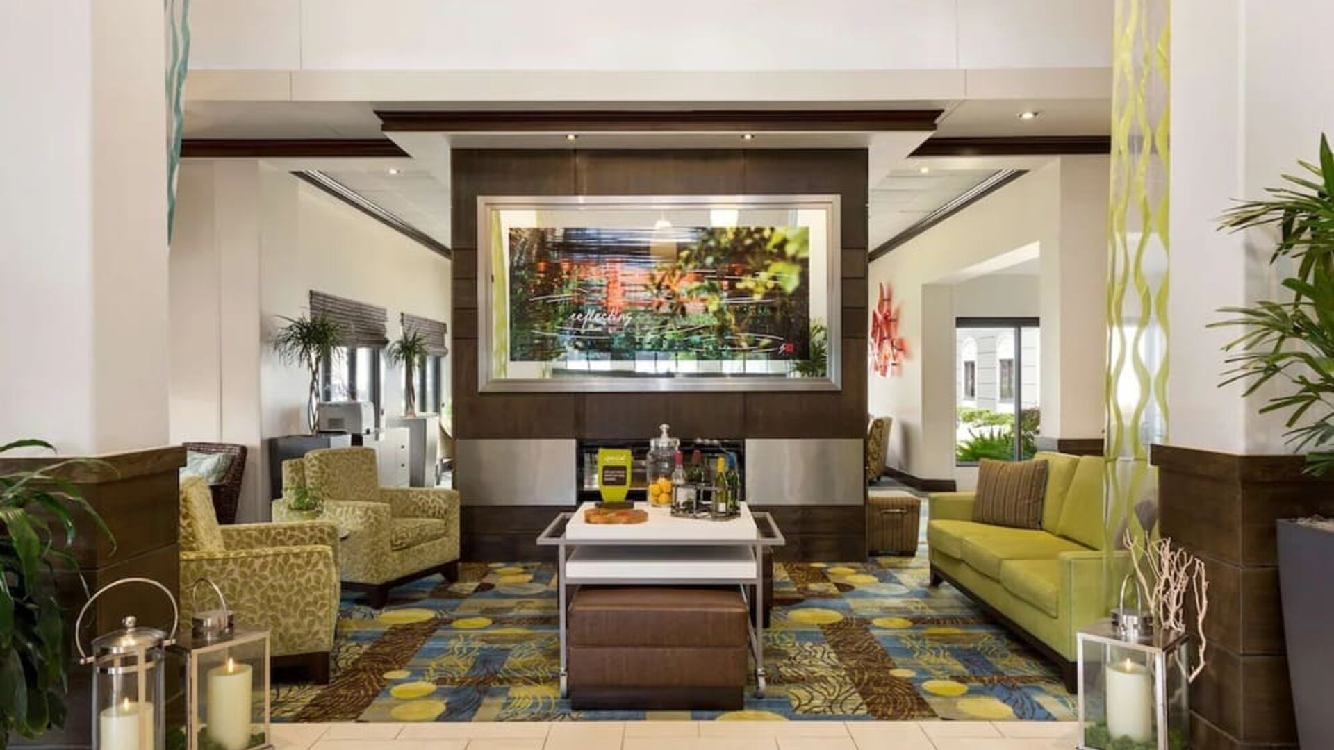 Lobby's lounge area at Hilton Garden Inn Houston NW/Willowbrook.