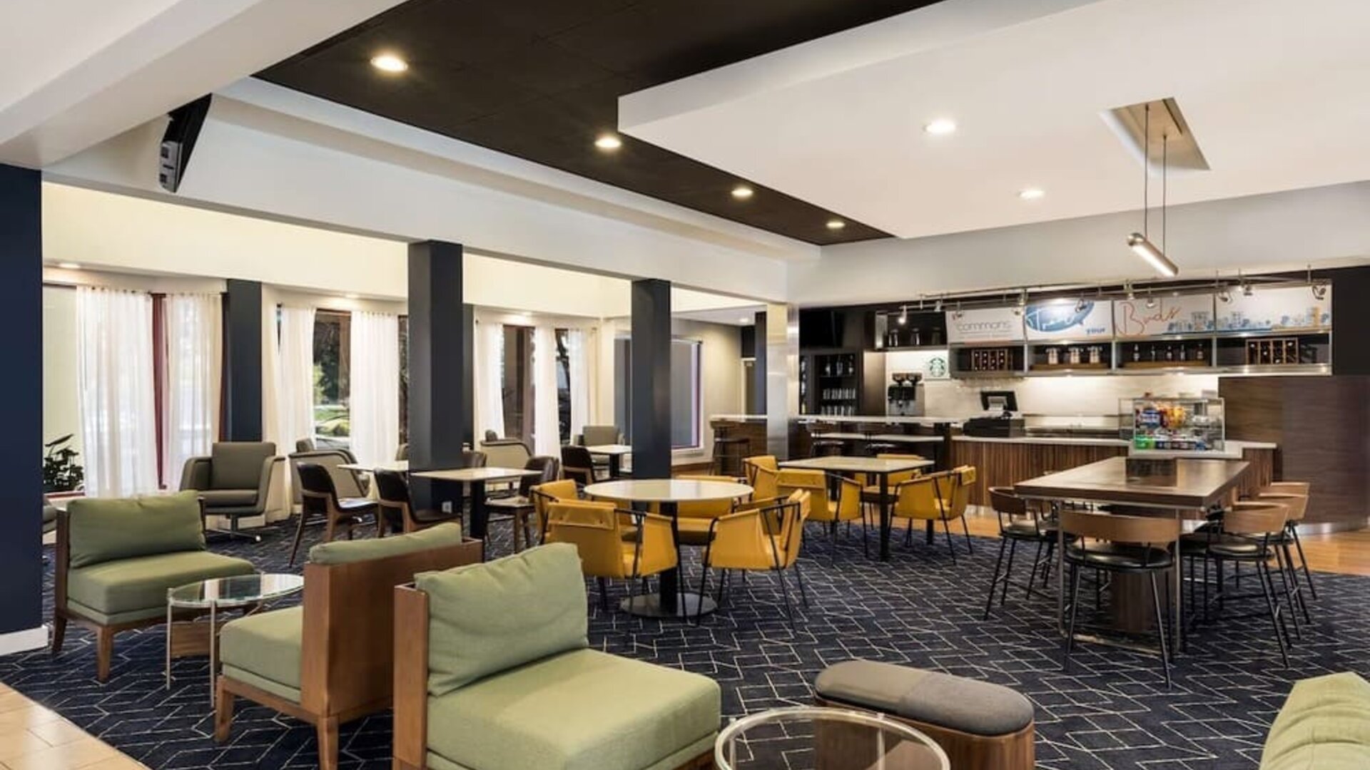 On-site restaurant with lounge seating at Sonesta Select San Jose Airport.