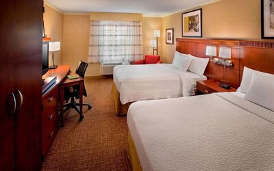 Day use twin room with work desk at Sonesta Select Boston Danvers.