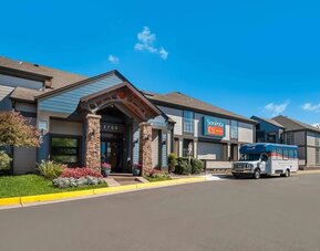 Entrance and parking area at Sonesta ES Suites Dulles Airport.