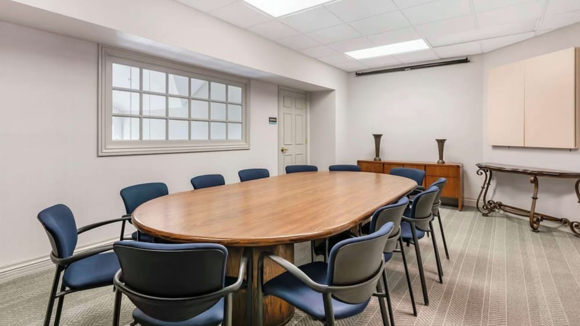 Professional meeting room at Sonesta ES Suites Dulles Airport.