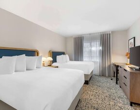 Day use twin room with work desk at Sonesta ES Suites Dulles Airport.