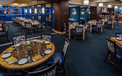 Dining area perfect for coworking at Beacon Hotel.